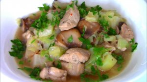 Овощное рагу с курицей и грибами.