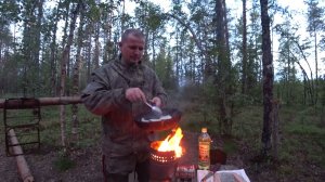 Живём в таёжной избушке! Двойная уха на костре!