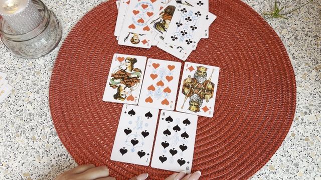 Новый знакомый. Бубновый король. Гадание на игральных картах смотреть онлайн