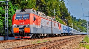 Электровоз 2ЭС4К-122 с пассажирским поездом №316Э «Таврия» сообщением Адлер-Симферополь