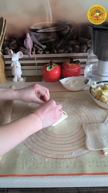 Слойки с грушей: просто, быстро и очень вкусно! #еда #выпечка 
#лукошкорецептов #рецепт