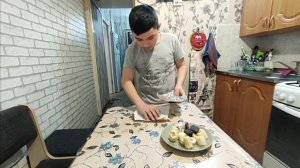 Сам придумал сделать шоколадные бананы.