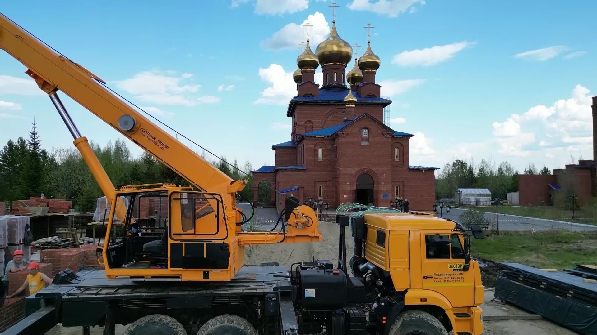 В Пыть-Яхе забили первую сваю воскресной школы