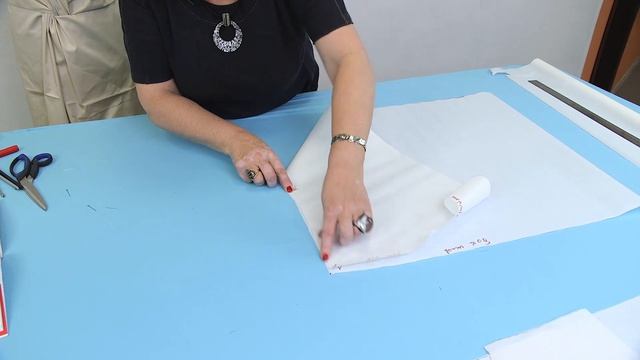 Моделирование и раскрой платья с драпировкой узлом под грудью по японской технологии.