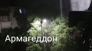 В Ейске циклон штормов, дождей и гроз.  цены на клубнику 250 р.