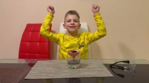 Как черная таблетка делает воду прозрачной