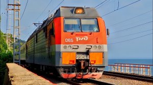 Электровоз 2ЭС4К-065 с пассажирским поездом №310С сообщением Адлер-Воркута