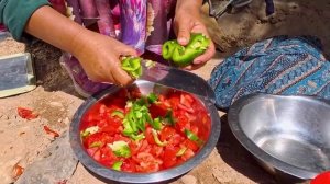 Внутри самой древней пещеры Афганистана.