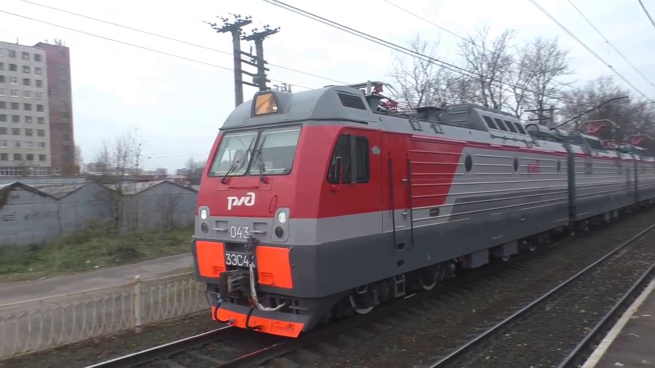 «Совсем новый!» Электровоз 3ЭС4К-043 с грузовым поездом