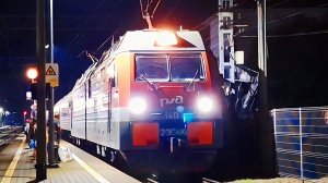 Электровоз 2ЭС4К-140 с поездом №466С сообщением Им. Курорт - Астрахань на станции Лазаревская