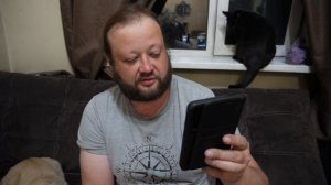 Читаю комментарии с телефона на канале ПОДВАЛ ИЛЬИЧА Жизнь в деревне Повседневная жизнь Влог
