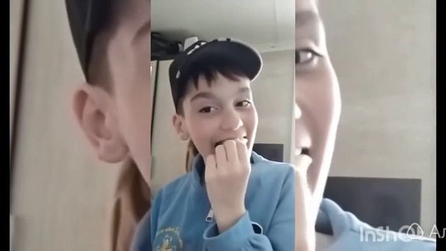 голден фредди29ка жрет игрушку в виде хейтеров