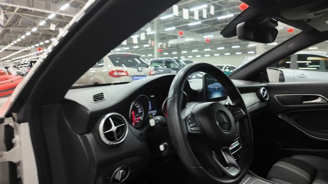 Mercedes-Benz CLA 200 смотреть онлайн
