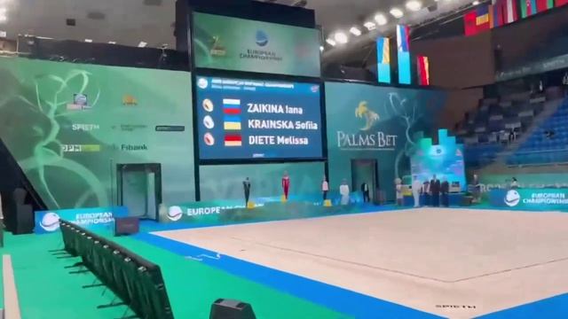 Украинка закрыла глаза и уши на чемпионате Европы по гимнастике во время гимна РФ