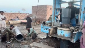 Бурение водяной скважины, установка насоса. Пакистан