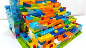 БЕЗУМНАЯ игра LEGO Duplo Забег шариков! Безумные радужные дорожи! Быстрая гонка на скоростном лифте
