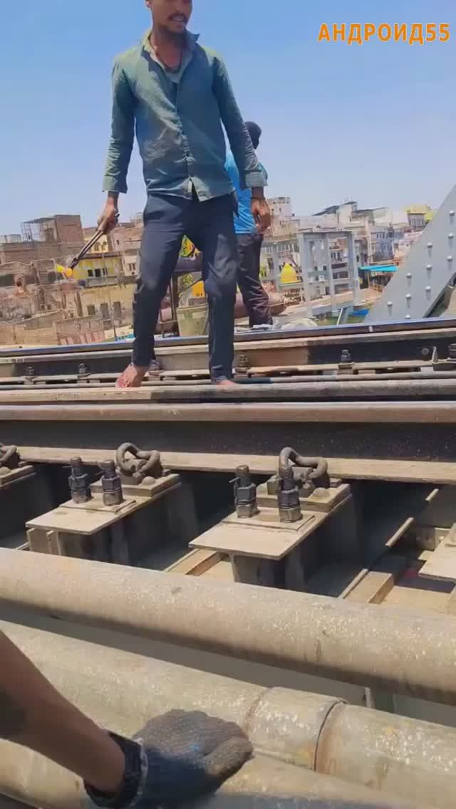 Индийские мастера, рискуя жизнью, выполняют свою работу😲🤪💪