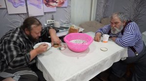 Кушаем вкусную окрошку вместе с папой ПОДВАЛ ИЛЬИЧА