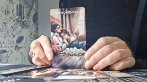 Что говорит ему его сердце о вас? Расклад Таро