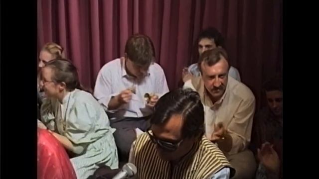 Амхи Матаджи Чаранаси Ало Бхаджан.
Amhi Matajicha Charanasi Alo Bhajan.