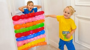 Крис и Ники учатся делиться игрушками и играть вместе