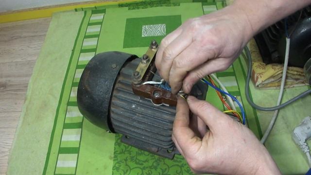 Из 220в  делаем 380 вольт три фазы