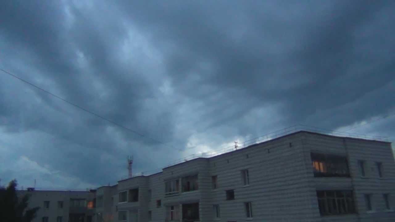 Interesting cloud formation. Интересные облака + китайский фонарик. смотреть онлайн