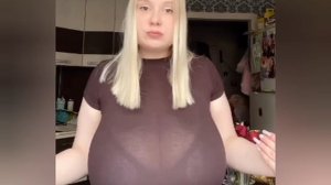 Пользовательницу Instagram*захейтили за слишком большую грудь,а затем и сама соцсеть отправила в бан