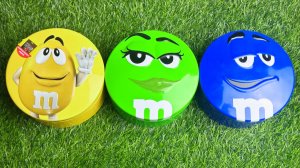Удовольствие на несколько минут: 3 радужные ванночки с конфетами M&M's и волшебной слизью
