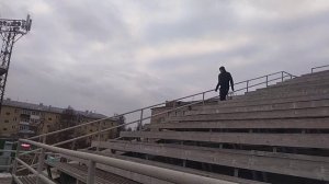 Вышагивания выпадами вверх по лестнице
