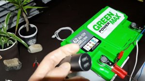 Освещение от аккумулятора 12 В и зарядка телефона.