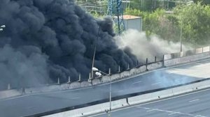 В Москве дорожное полотно на Северо-Восточной хорде провисло из-за пожара.