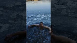 Плавание зимой, моржевания, купание в проруби , плавание зимой в реке , купание в ледяной воде