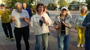 29 мая.Люди встречаются...