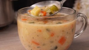 Забудьте про обычные супы! Сливочный рассольник с творожным сыром и гренками.
