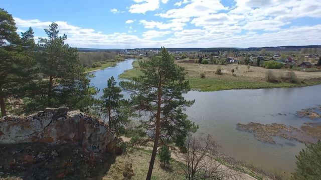Вид на реку Чусовая с обзорной площадки турбазы "Чусовая" смотреть онлайн