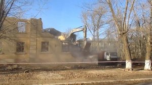 Продолжаем наблюдать за сносом домов в городе Семилуки 13.11.2020