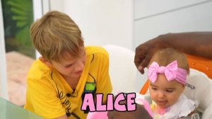 Влад заботится о НОВОРОЖДЕННОЙ СЕСТРЕ 24 часа!!