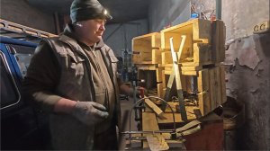 Морозы ниже -40. Готовлю ловушки на соболя в гараже.