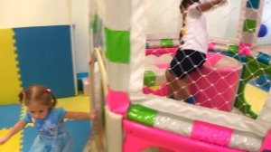 Настя путешествует в волшебной игровой палатке