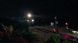 Электровоз 2ЭС4К «Дончак» с пассажирским поездом