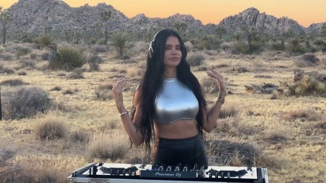 Liana DJ Live @Joshua Tree California USA 4K [Progressive House Melodic Techno] DJMIX смотреть онлайн