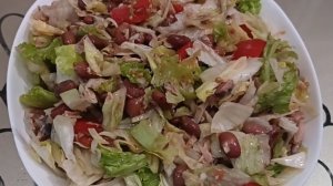 Лёгкий салат из консервированной фасоли с тунцом