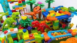 Эпическая гонка на мраморных шариках LEGO DUPLO! Грандиозная гонка на арене парка динозавров!