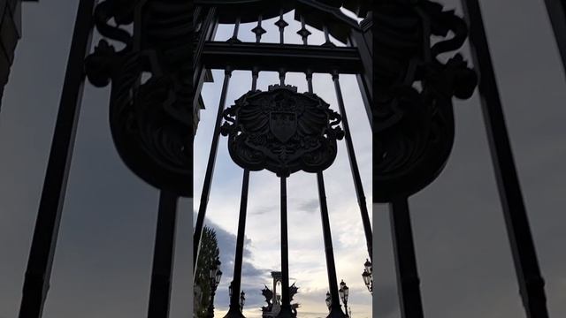 У замка Гарибальди смотреть онлайн