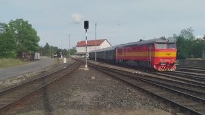 Бардотка, тепловоз Т478.2004 с ретро поездом