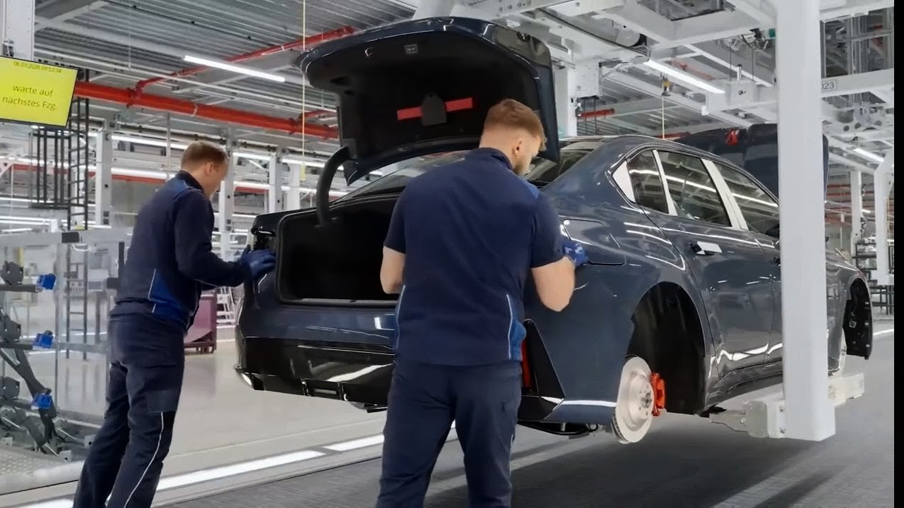 Сборка BMW i3.  Завод BMW Group в Мюнхене