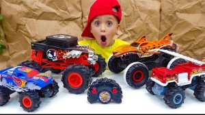 Влад и Ники развлекаются с новыми радиоуправляемыми игрушками Hot Wheels..