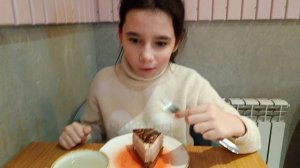 Сладкие сладости всегда сладко!🍰🧁🍩 Зашли в кофейню!