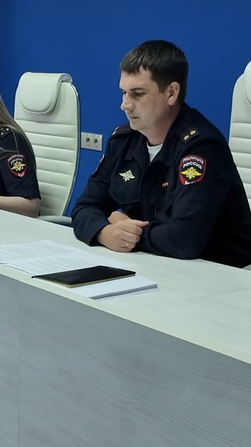 В полиции прошла пресс-конференция с участием сотрудников ГАИ и ПДН перед началом летних каникул смотреть онлайн
